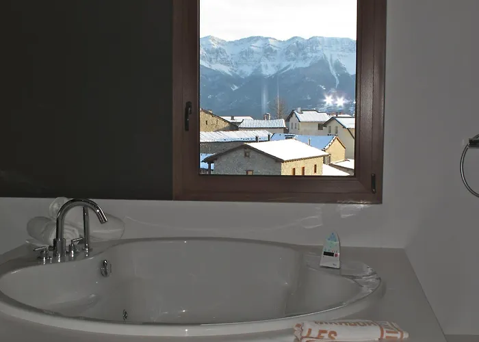 Mirador Hotell Lles